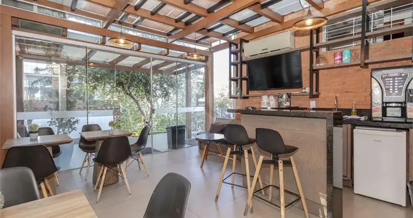 Casa comercial à venda no Três Figueiras, Porto Alegre