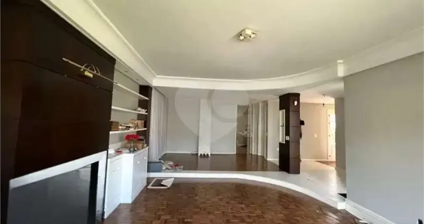 Casa comercial para alugar no Três Figueiras, Porto Alegre 