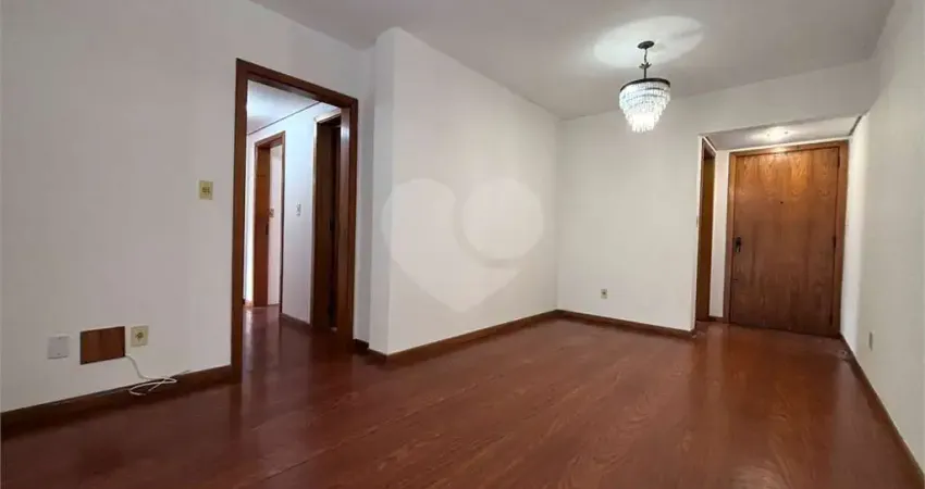 Apartamento com 3 quartos para alugar no São João, Porto Alegre 