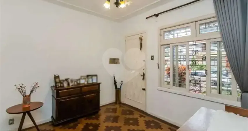 Casa com 3 quartos à venda na Rua João Abbott, 212, Petrópolis, Porto Alegre