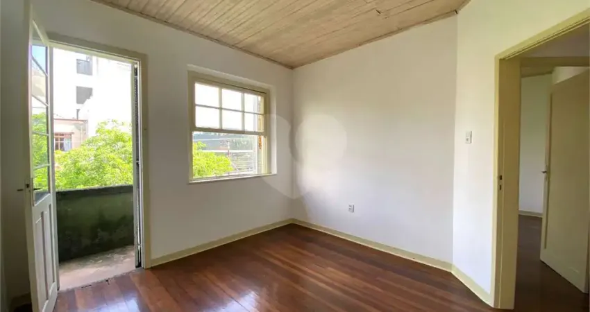 Apartamento com 3 quartos para alugar na Auxiliadora, Porto Alegre