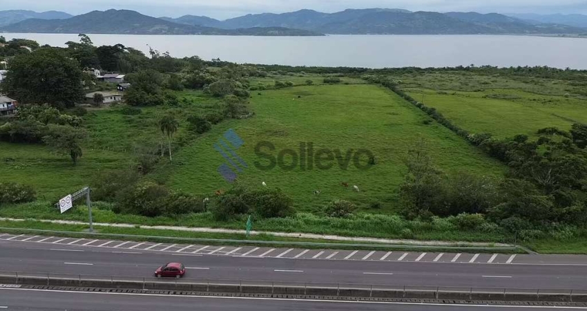 Terreno Beira de Lagoa