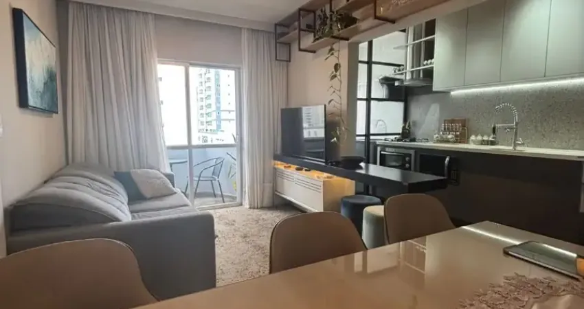 Apartamento mobiliado e decorado no coração de balneário camboriú