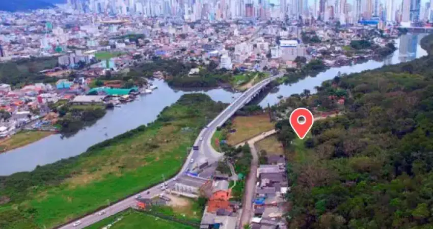 Terreno na divisa balneário camboriú x camboriú – sc com 30.825m²0.