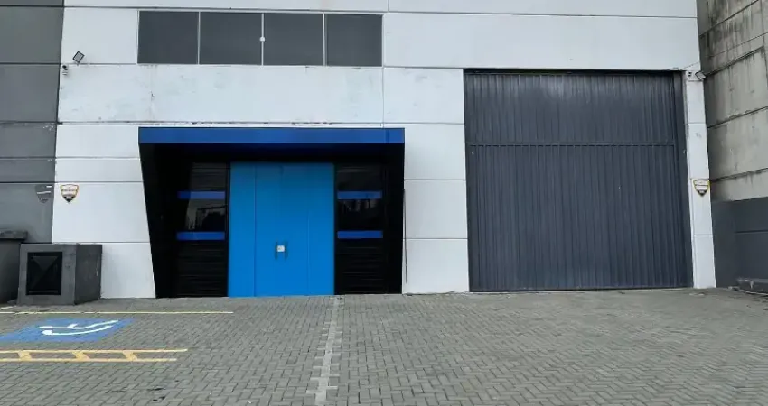 Locação anual galpão comercial com 260m² no bairro nova esperança