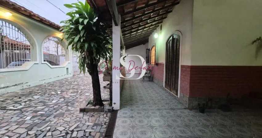 Casa térrea na primeira quadra da av. central em itaipu, com 243 m² de área construída em terreno de 360m²