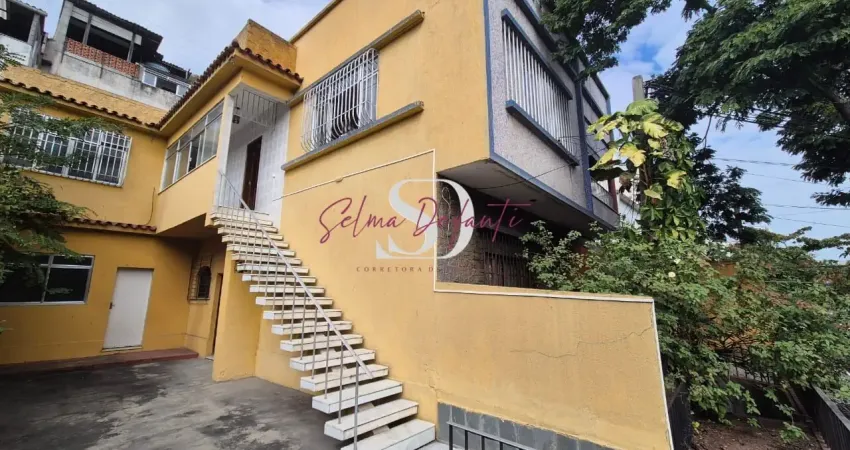 Sobrado à venda com cômodos amplos, arejado e muito bem conservados - fonseca niterói