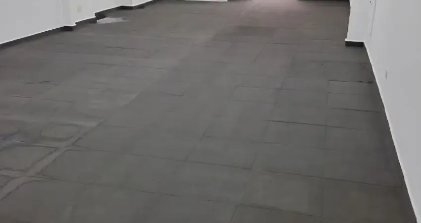 Ponto comercial com 54m² de área construída- 2 banheiros- ar-condicionado- ótima localização