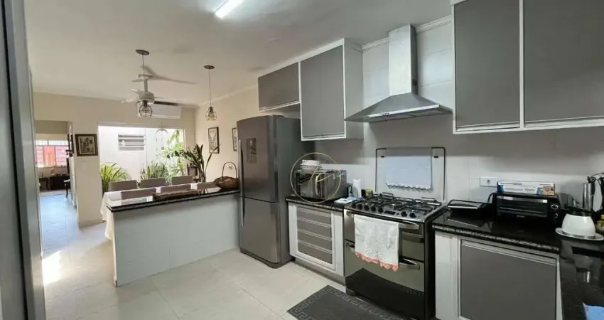 Espetacular casa com 4 dormitórios à venda, 150 metros da praia.