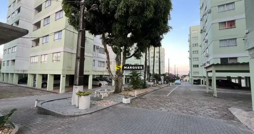 Apartamento com 3 quartos para alugar na Rua Albano Schmidt, Boa Vista, Joinville