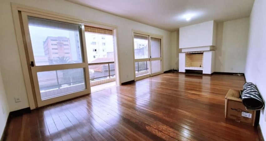 Amplo Apartamento para Aluguel no Centro de Pelotas-RS