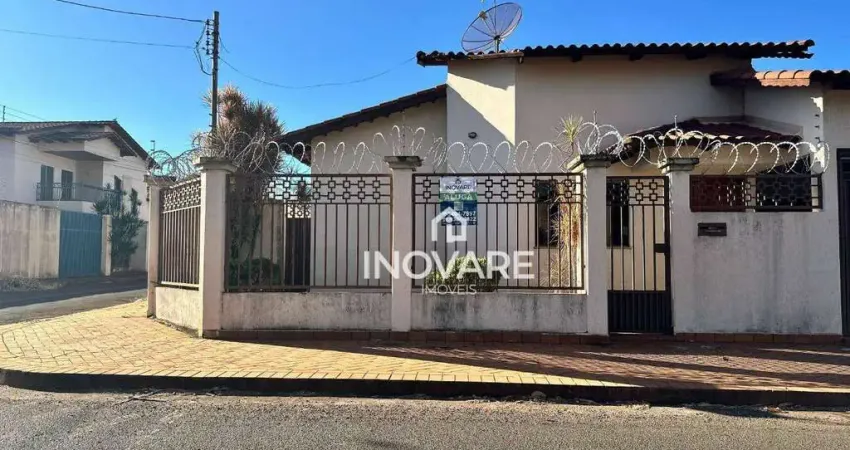 Casa com 3 dormitórios à venda, 198 m² por R$ 650.000,00 - Setor Central - Itumbiara/GO