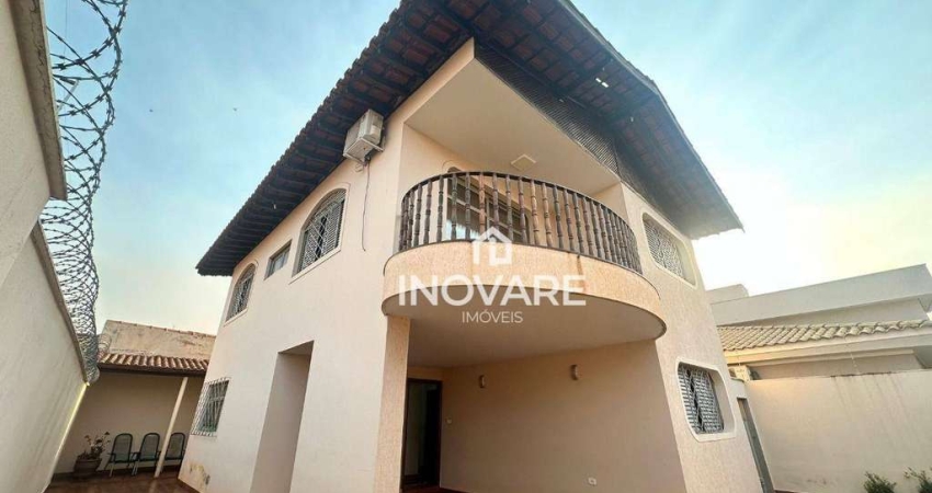 Casa com 3 dormitórios à venda, 303 m² por R$ 900.000,00 - Setor Central - Itumbiara/GO