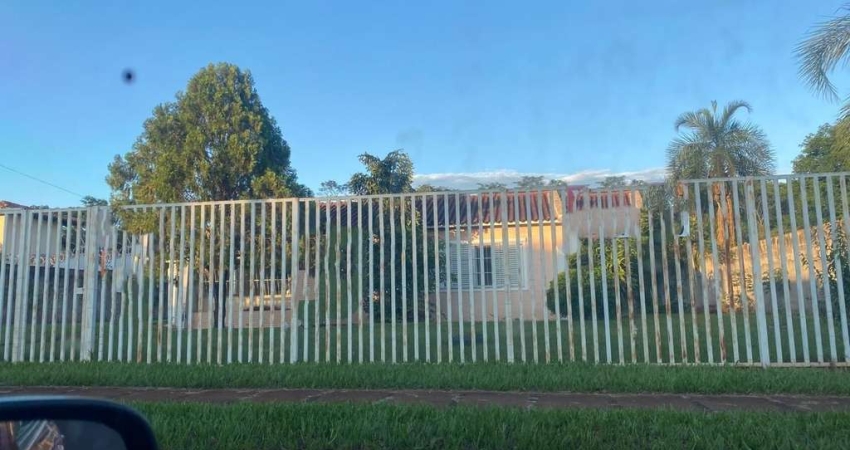 Casa com 3 dormitórios à venda, 300 m² por R$ 1.100.000,00 - Vila de Furnas - Itumbiara/GO
