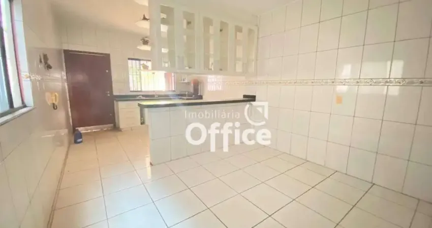 Casa com 3 Quartos à venda, 280 m² por R$ 650.000 - Jardim Europa - Anápolis/GO