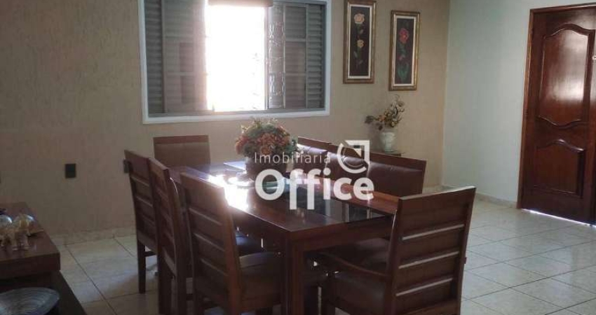 Casa com 3 quartos  à venda, 320 m² por R$ 650.000 - Parque Brasília 2ª Etapa - Anápolis/GO