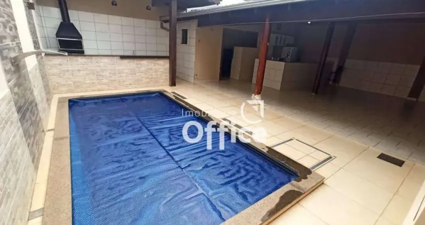 Casa com 3 quartos à venda, 240 m² por R$ 720.000 - Residencial Bela Vista - Anápolis/GO
