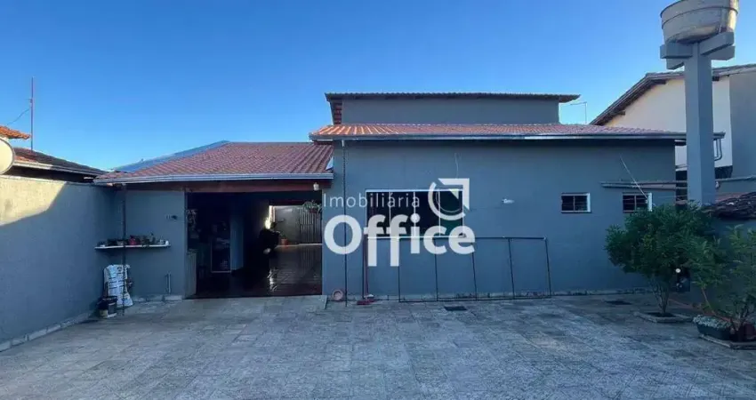 Casa à vendano bairro sao carlos  3/4 sendo 1 suite , sala , cozinha com moveis planejados , lote, 320 m² por R$ 700.000 - São Carlos - Anápolis/GO