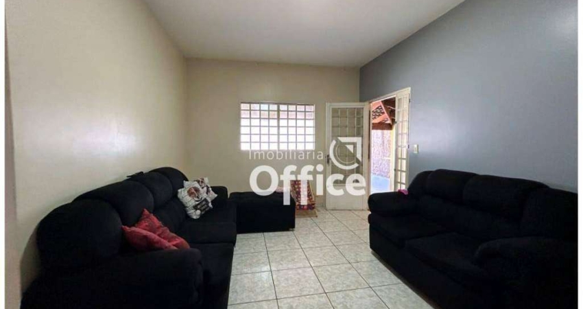 Casa com 2 dormitórios à venda, 150 m² por R$ 400.000,00 - Itamaraty 4ª Etapa - Anápolis/GO