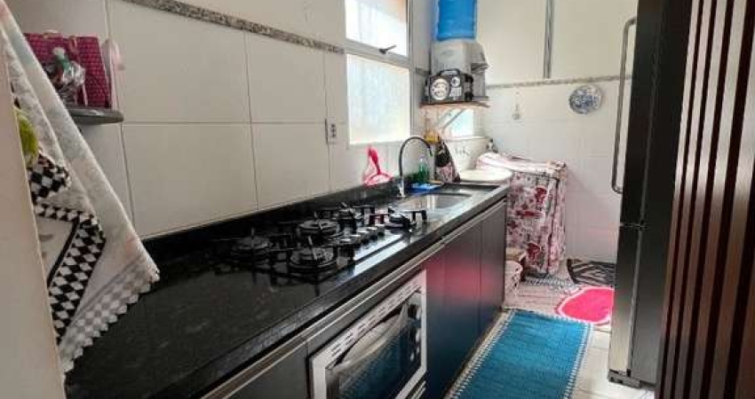 Apartamento com 2 quartos, sala, cozinha com moveis planejados, banheiro com blindex à venda, 49 m² por R$ 200.000 - Vila Fabril - Anápolis/GO