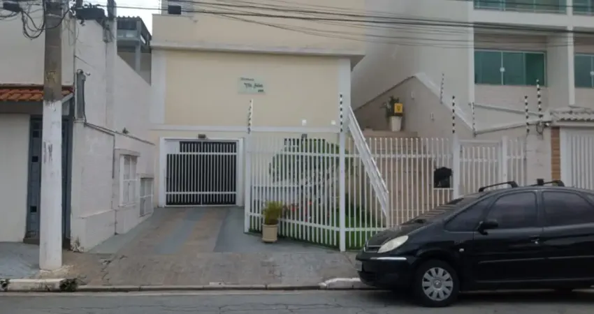 Lindo sobrado em condomínio com três dormitórios sendo uma suíte