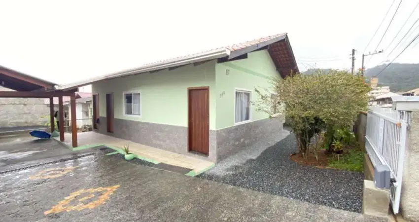 Casa com 2 quartos para alugar na Rua Florânia, 200, Velha Central, Blumenau