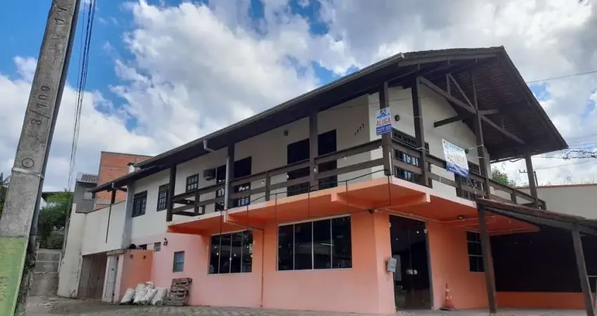 Casa comercial com 3 salas para alugar na Rua Frei Estanislau Schaette, 1777, Água Verde, Blumenau