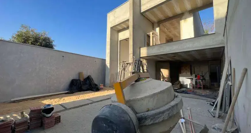 Casa de condomínio para venda tem 195 metros quadrados com 3 quartos