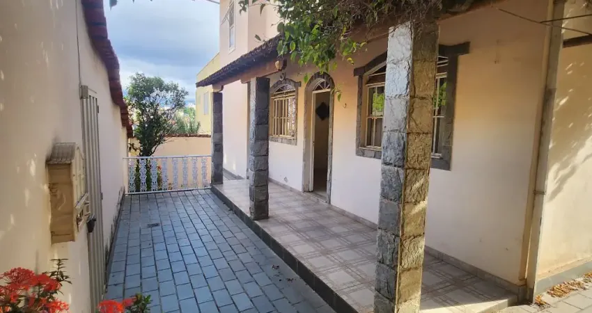 Casa com 4 quartos à venda na Rua Cabrobó, Sagrada Família, Belo Horizonte