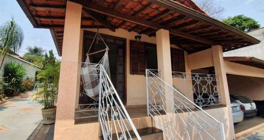 Casa para venda possui 700 metros quadrados com 3 quartos em Trevo - Belo Horizonte - MG