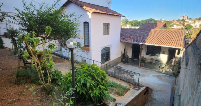 Casa à venda na Santa Amélia, Belo Horizonte 