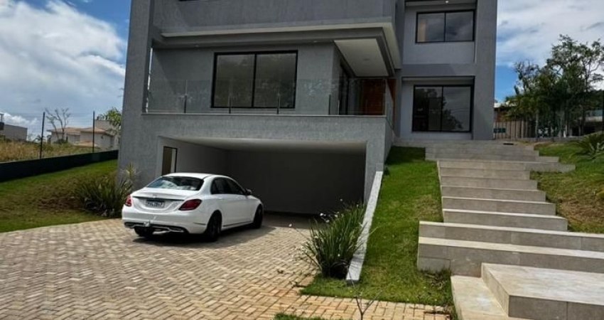 MARAVILHOSA MANSÃO ALTO PADRÃO ESTILO MODERNO EM CONDOMÍNIO FECHADO DE LAGOA SANTA.