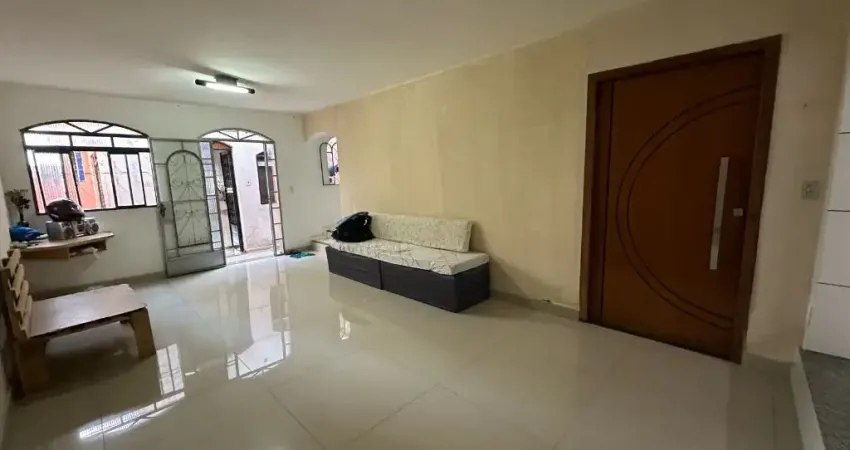 Oportunidade de casa com duas moradias com entrada independente no bairro Santa Mônica (PORTEIRA FECHADA);