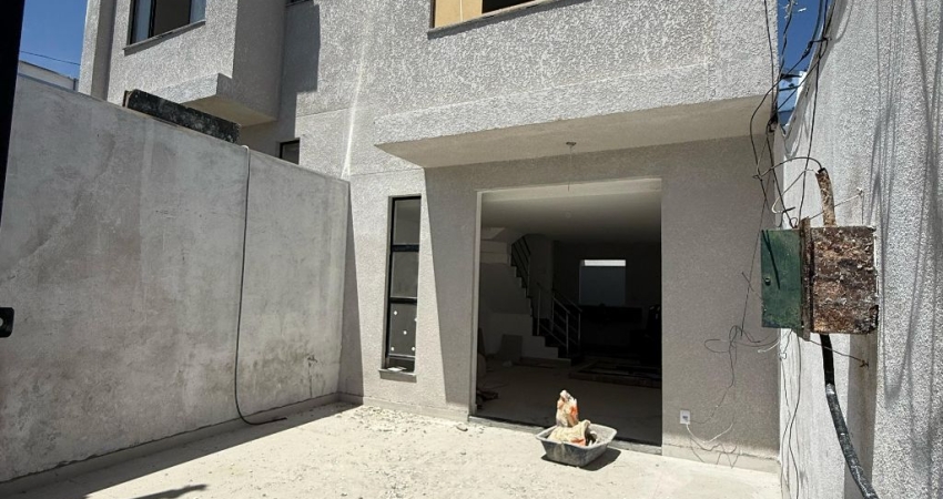 Oportunidade Imperdível de casa nova duplex e moderna com entrada independente no bairro Santa Amélia.