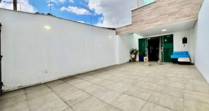 PORTEIRA FECHADA  CASA GEMINADA | 03 QUARTOS | 04 VAGAS | BAIRRO ITAPOÃ