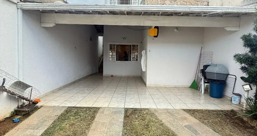 Oportunidade! Casa independente com 3 quartos suíte e 3 vagas de garagem