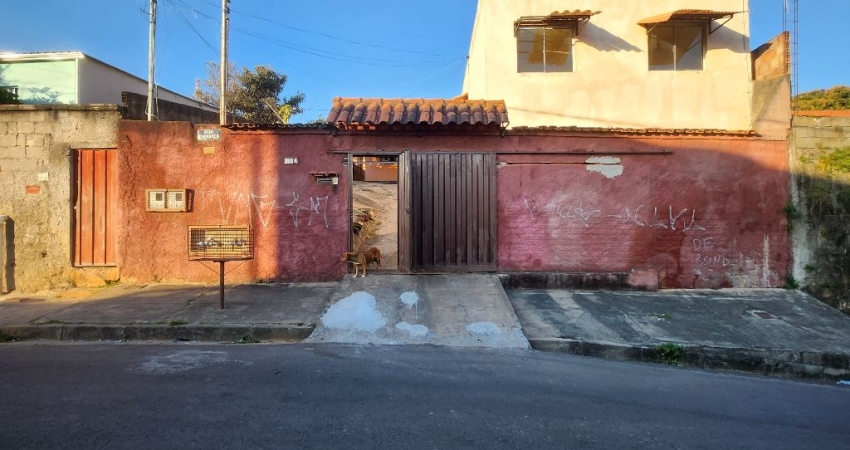 Oportunidade!  Imóvel a venda num terreno de 360m2 com 2 casas no bairro Jardim Europa, próximo à igreja Santa Cecília.