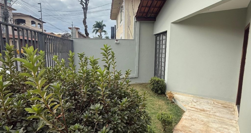 Casa de Oportunidade 395m2 de terreno e 256m2 de área construída no Santa Amélia