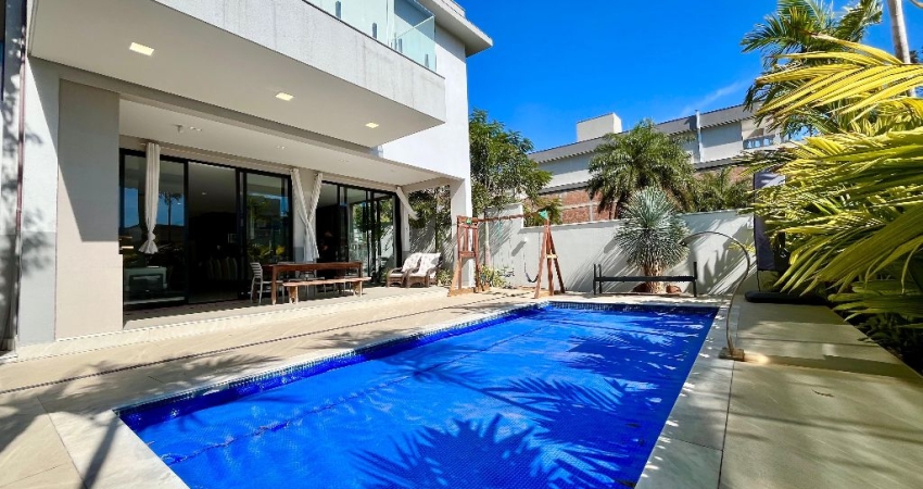 Casa em condomínio fechado com 4 quartos à venda no Portal do Sol, Contagem 