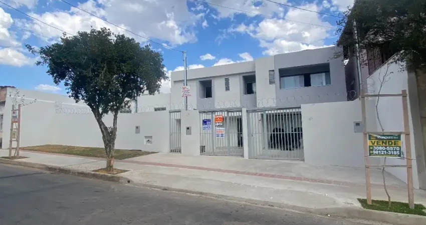 Excelente portunidade casa duplex,  independente com área privativa, no bairro rio branco.