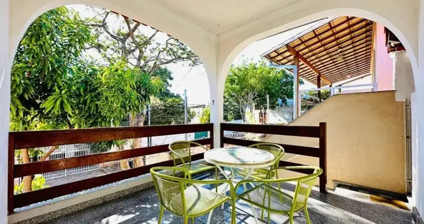 Excelente casa geminada acima do nível da rua com entrada individual no bairro santa amélia