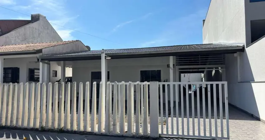 Casa com 3 quartos à venda na Rua Amsterdã, 87, Costa Azul, Matinhos