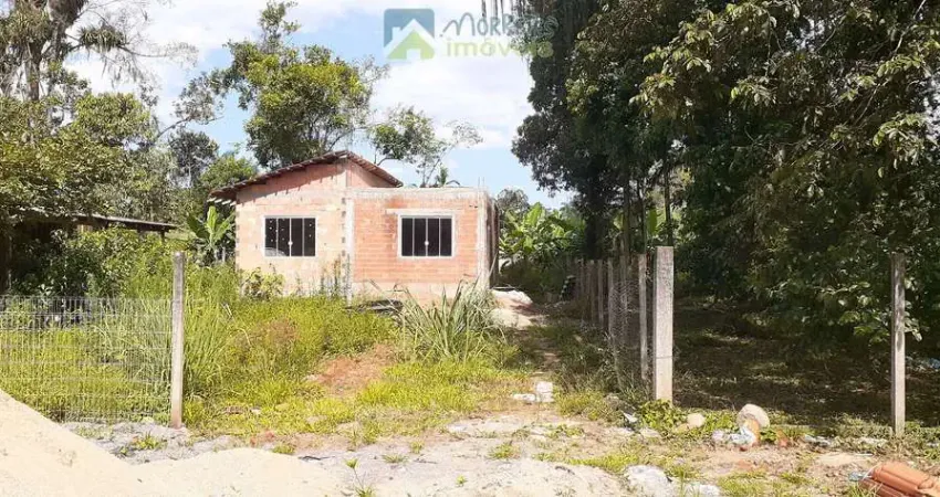 Casa com laje em alvenaria em fase de finalização com 80m² em terreno de 380m² em morretes