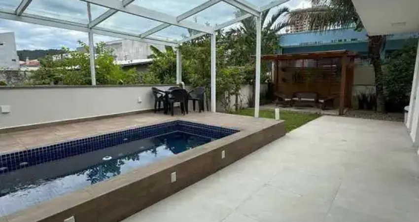 Casa semimobiliada com suíte mais 2 quartos em condomínio fechado