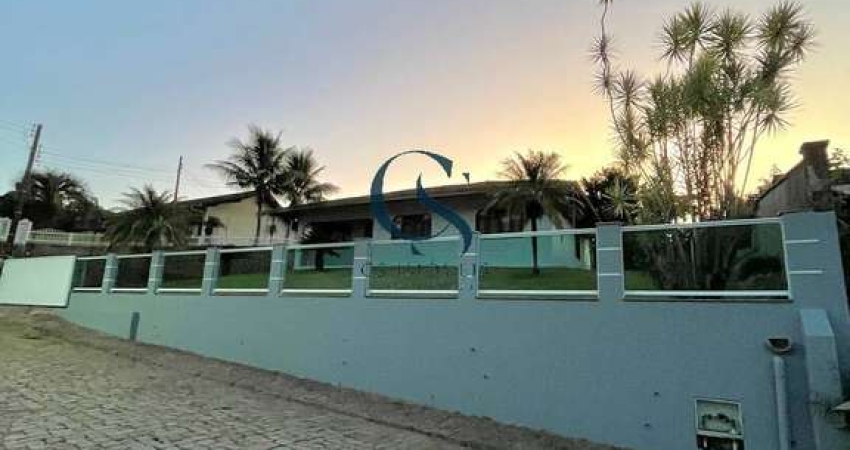 CASA NO CENTRO DE RODEIO/SC – AMPLA, SEGURA E BEM AREJADA