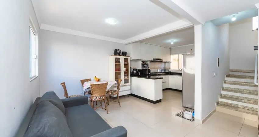 Sobrado com jardim privativo no jardim ipe santa felicidade