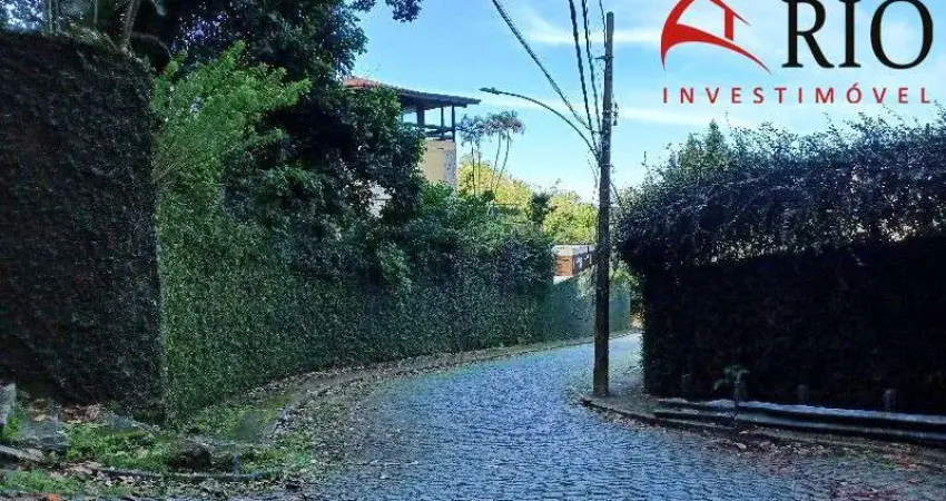 Terreno localizado na gávea, em um dos locais mais valorizados deste agradável bairro. fica na rua joão borges, local  tranquilo, bastante residencial