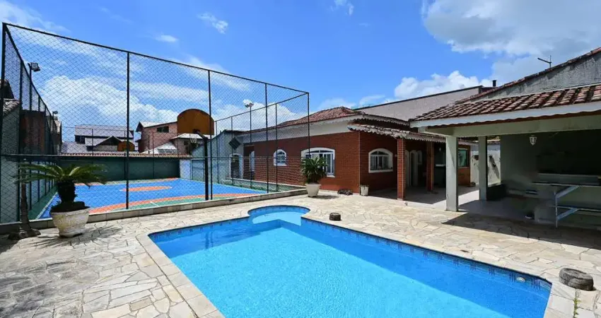 Casa com área de lazer espetacular à venda,Centro - Peruíbe/SP