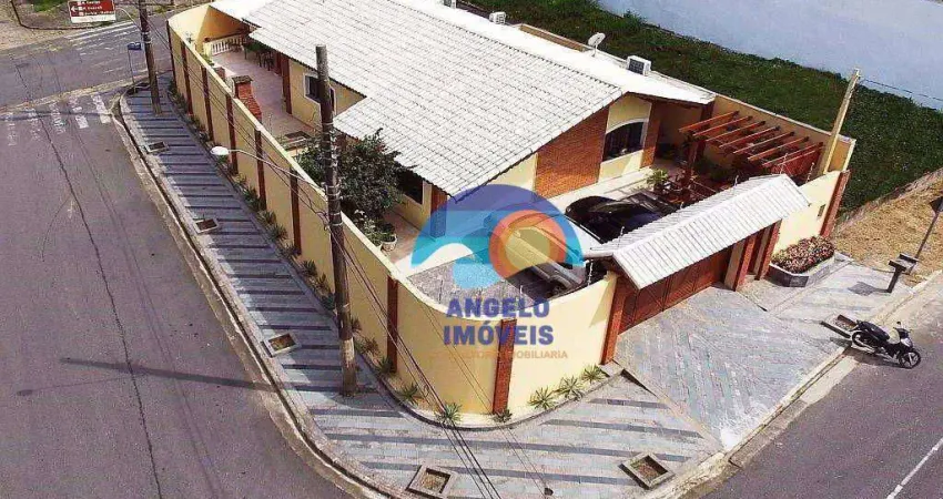 Casa com 3 dormitórios à venda, 149 m² por R$ 650.000,00 - Centro - Peruíbe/SP