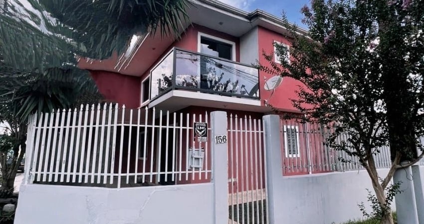 Sobrado no Sitio Cercado com Suíte e 3 quartos, esquina R$ 470.000,00